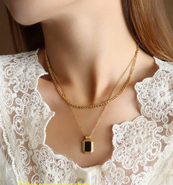 Gold_Dual_Layer_Pendants_For_Women